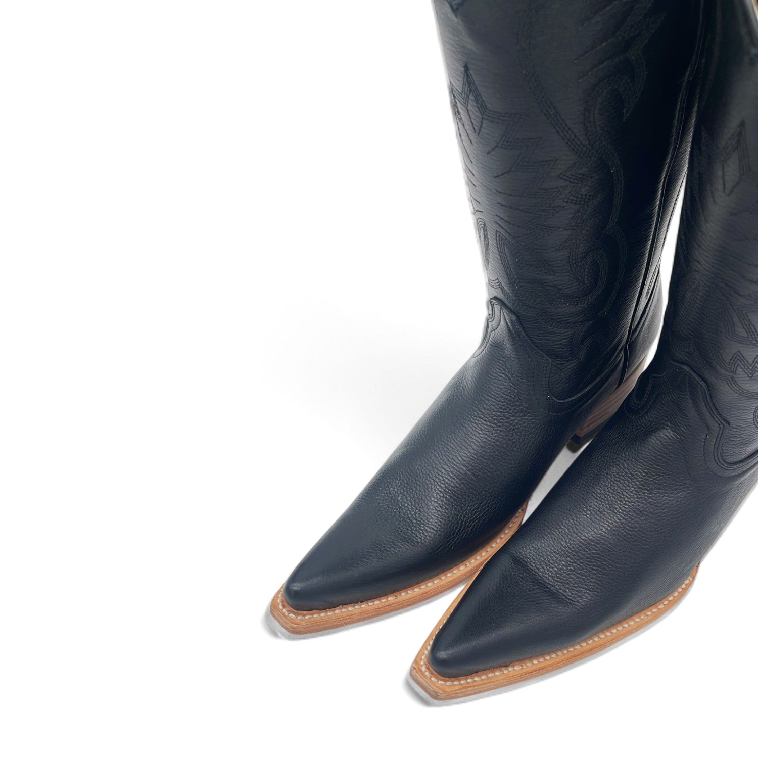 Men’s Genuine Leather Snip Toe Embroidered Boot